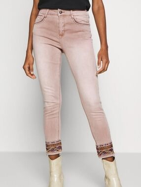 69. Desigual Jeans
